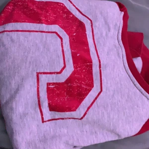 Sweatshirt - Säljer världens finaste och skönaste sweatshirten! Skriv för intresse 💕