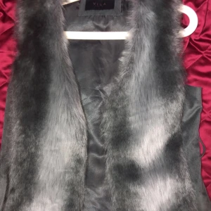 VILA , M - Har knappt använt den. Säljer den för 150.