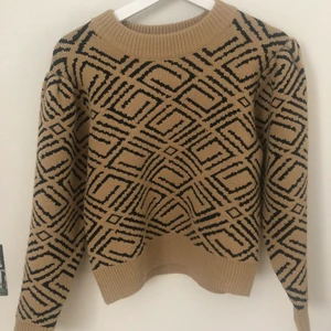 stickad tröja - helt oanvänd stickad tröja från asos!✨✨ rätt tjock med stora puffärmar🥰