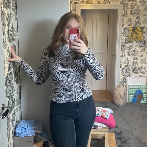 Weekday shirt - Long sleeved t-shirt from weekday. Used about 5 times. Original price 350kr