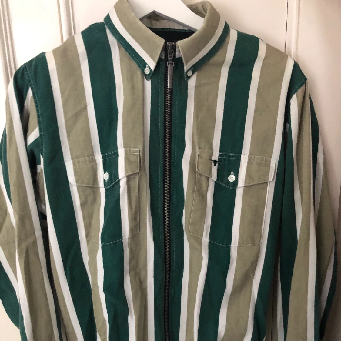 Grönrandig zip-up jacka! - 91