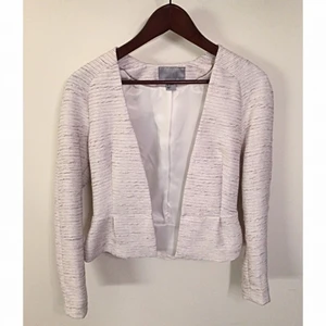  - Oanvänd kavaj från HM
Vit med skimmer i sig