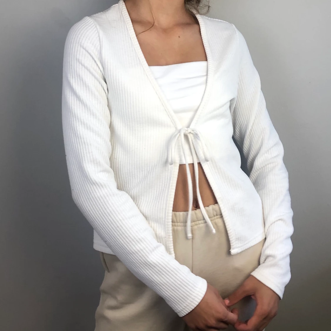 Vit kofta med knytning - 90