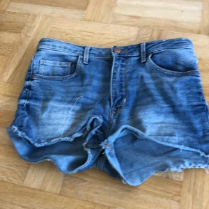 Shorts - Frakt tillkommer, samfraktar gärna