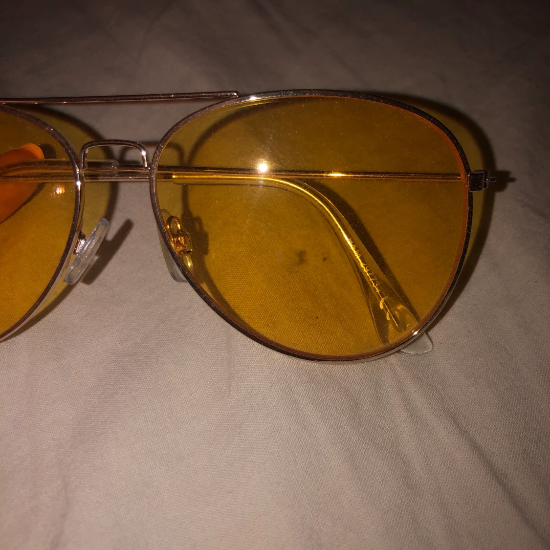 Gula solglasögon  - 90