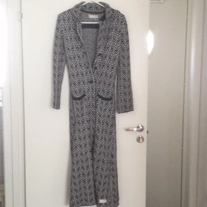 Odd Molly långkofta i storlek 1 - Odd Molly långkofta i storlek 1, använd ett par gånger. 