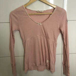 Odd Molly - Rosa Odd Molly tröja i storlek 0. Endast provad! Sitter supergulligt, men för stor för mig. 