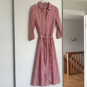 Skjortklänning  - Skjortklänning från H&M. Endast provad av mig. 