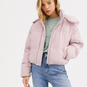 Puffjacka - Rosa puff jacka. Storlek M. Endast använd 1 gång.