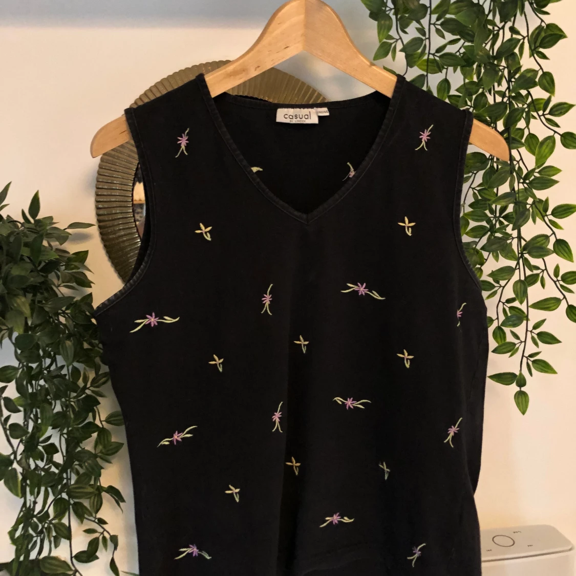 Linne med broderade blommor  - 90