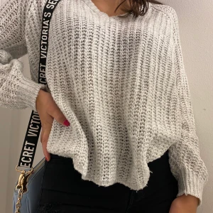 Stickad tröja, st S - Super fin stickad tröja från lager 157, oanvänd och storlek S, pris: 40 kr