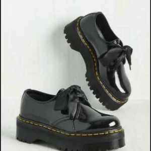 Chunky stövletter martens liknande 37 - Skor i storlek 37 från pull & bear. Upphämtning Göteborg :) 