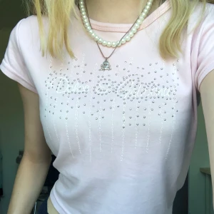 Dolce gabbana T-shirt  - Äkta D&G tisha som är lite för stor för mig, köpt här på Plick 😋😋