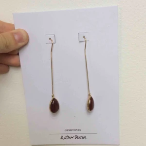  - Jättefina örhängen från &otherstories💘 helt nya och oanvända!