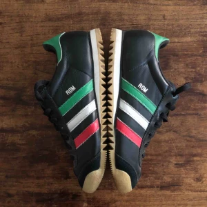  - Adidas City Series Rom från 2011 Trevligt använt skick. Skinn med mocka detalj EU: 39 1/3 US: 6.5 UK: 6