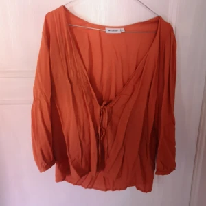  - Rostfärgad blus/kofta 
