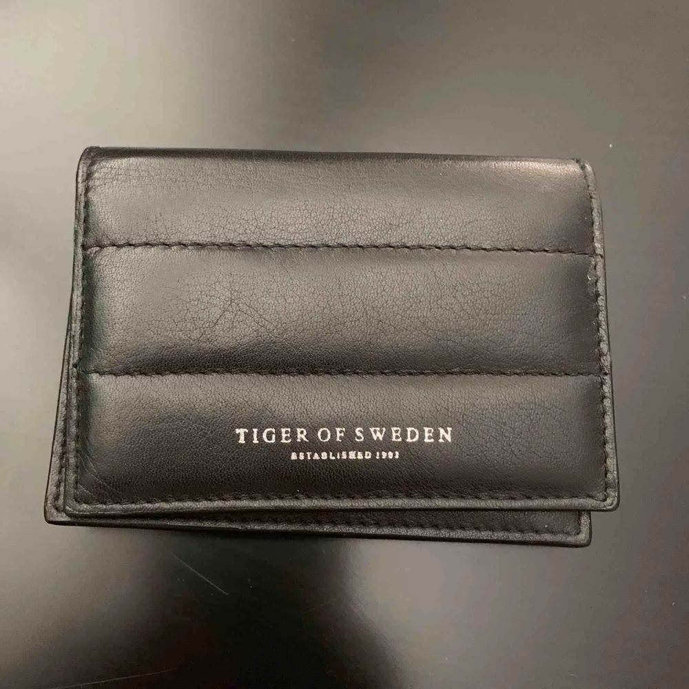 Tiger of Sweden plånbok. Nästan som ny . Accessoarer.