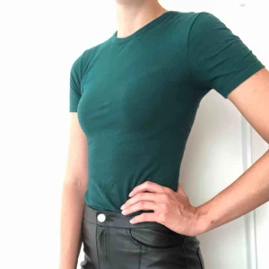  - Mörkgrön body från ZARA, använd enstaka gånger. 