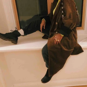  - Snygg kappa i corduroy (ny pris 1000) har använt den bara  ett fåtal gånger. Underbart skick. Fri Frakt 🙂