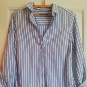  - Helt oanvänd skjorta från gina