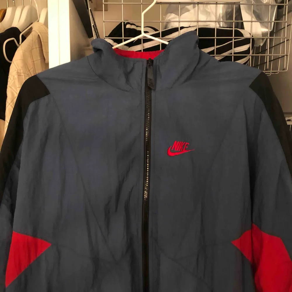 Vintage vindjacka från Nike. Köpt på Plick. Säljes för 170kr + Frakt. Jackor.