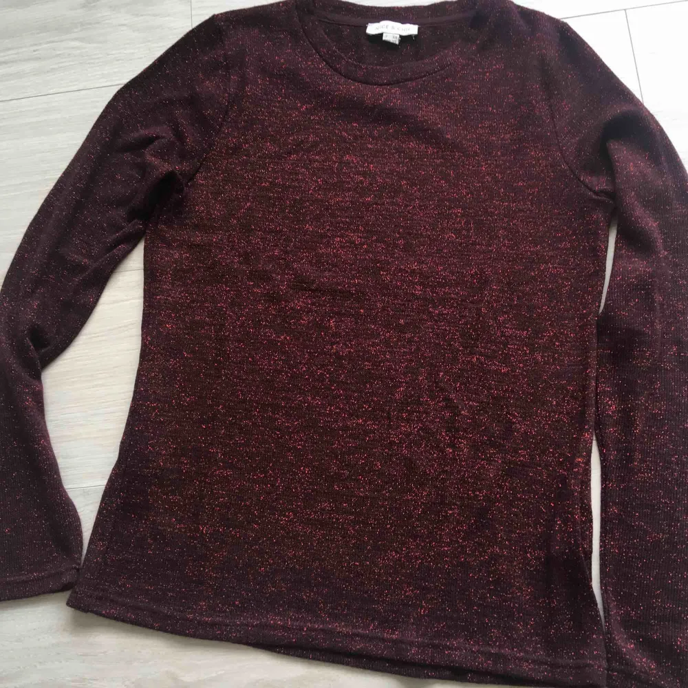Ny finstickad tröja från Nice & Chic. XS storlek men kan passa S också. Aldrig använd! Frakt kommer (39kr).. Tröjor & Koftor.