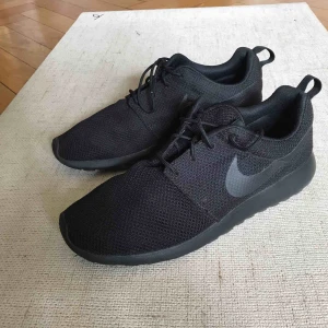  - New men’s Nike Roche Sneaker, too small for my bf. Pick up on Söder or shipping is extra :)