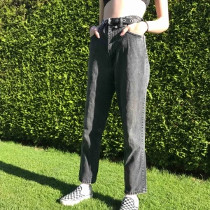  - Levis byxor, försökt sälja innan, men här är bilder hur de ser ut på!