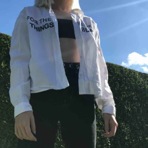  - Skjorta från Junkyard med texten ”The love of all things black”