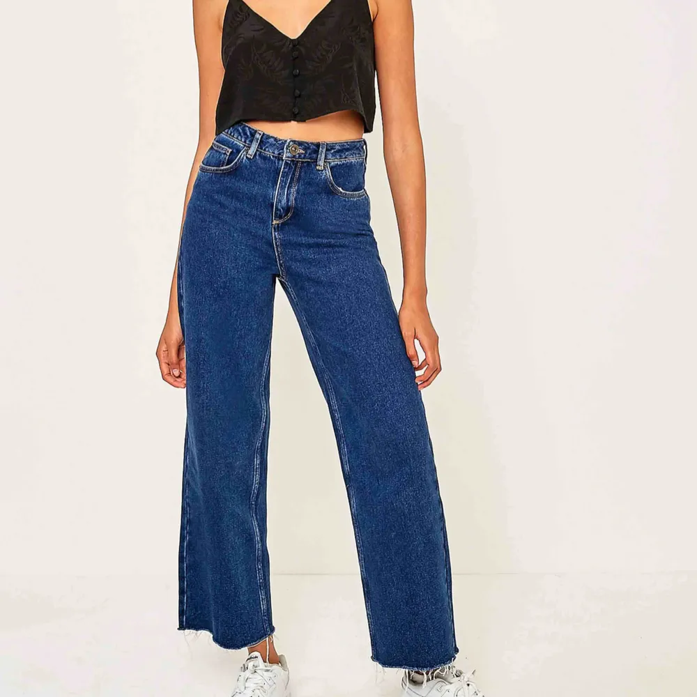 Snygga jeans från urban outfitters i modellen skater! kan mötas/frakta mot extra kostnad 💕. Jeans & Byxor.