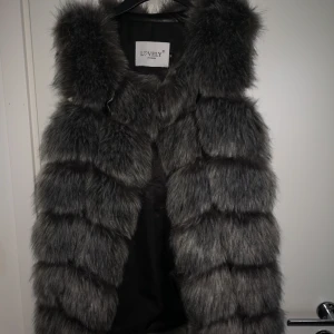  - Aldrig andvänd köpt för 900 kr hängt förvaras i garderoben 