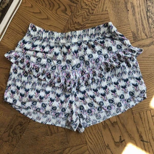  - Söta från Bikbok i storlek S