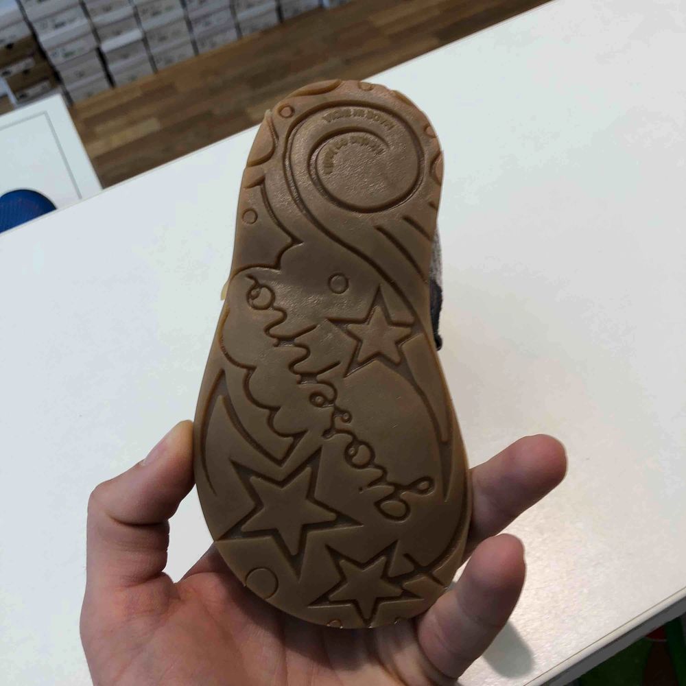 Helt nya skor stl 23. Skor.