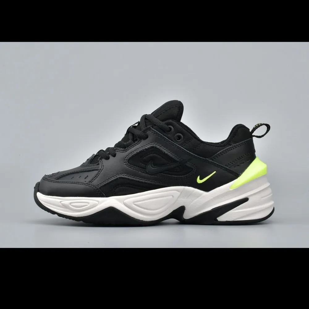 Slutsålda Nike m2k tekno sneakers i colourway black volt. Strl EU 38,5.    Inköpta på Kith i New York och är aldrig använda. Kommer med originallåda och kvitto.  . Skor.