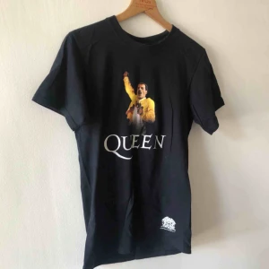  - Queen. Small. Kan hämtas i Uppsala eller skickas mot fraktkostnad 