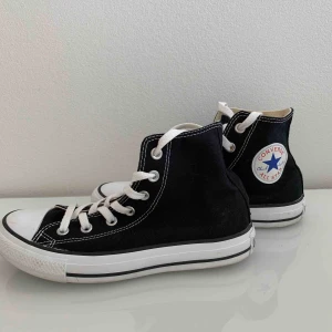  - Helt oanvända converse strl 37.5 Frakt tillkommer :) 