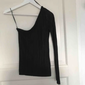  - Tröja från Gina tricot, aldrig använd! 