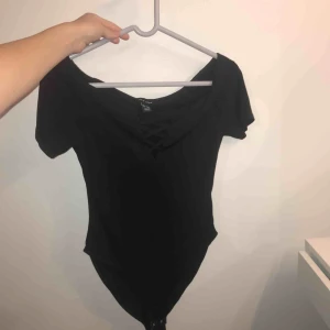  - Säljer denna gö läckra bodyn i storlek 36 Möts upp i Linköping annars står köparen för frakten Frakt 50