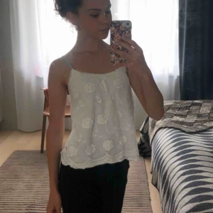  - Söt topp från GILLY HICKS. Har varit en favorit och passar till allt!