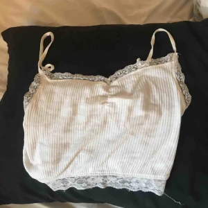  - Säljer denna gulliga sommar linne i Storlek XS. Möts gärna upp i Linköping annars står köparen för frakten. Frakt 50kr