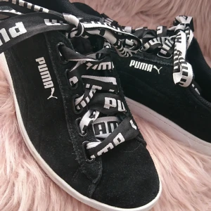  - Ganska oanvända Puma sneakers med memoryfoam som sula. 