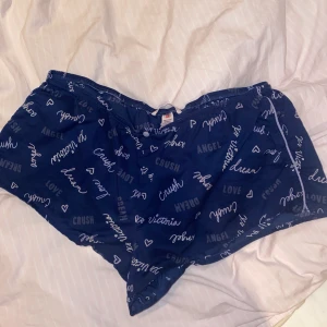 Pyjamas shorts - Ett par pyjamasshorts ifrån victoria secret. I bra skick! 