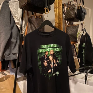 Balenciaga - Speedhunters tshirt från balenciaga, köpt i deras butik i Cannes för 4100kr. Buda från 2500kr,  säljer pga använder ej :(