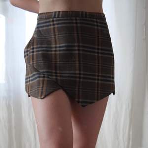 A short vintage skirt - made in Morocco - unused - has pockets
