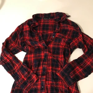 Oversized skjorta - Otroligt skön oversized skjorta. Strl 36. 20kr elr högsta pris