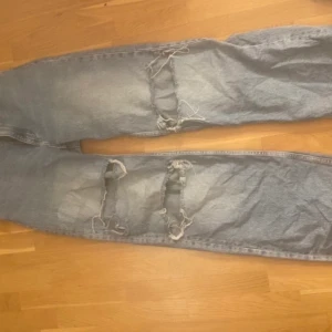 Wide leg jeans  - Skit fina wide leg/ straight leg jeans säljer pga har för många lika dana storlek 28 passar på ca-m large om man vill ha dom ännu Tightare buda i kommentarerna om många är intresserade annars kan priset diskuteras;) 