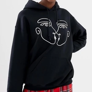 Reclaimed vintage  - Jättefin och mysig hoodie från Reclaimed vintage med coolt tryck