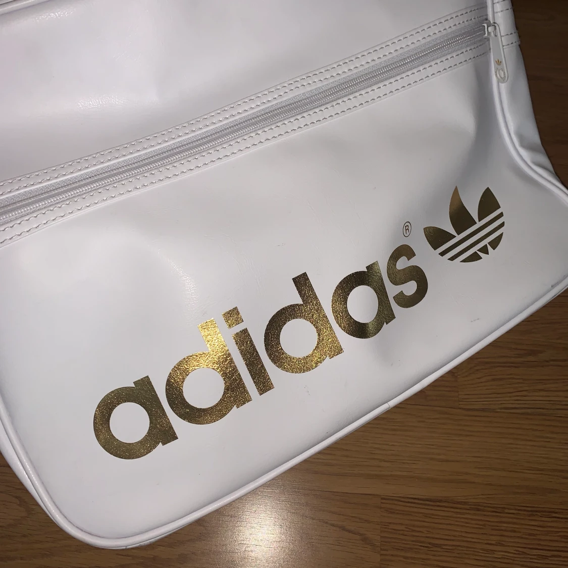 Adidas axelremsväska - vit/guld - 91