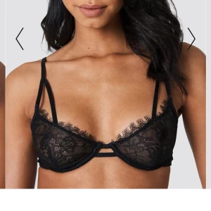 Bralette - Säljer min jättefina bralette ifrån nakd säljer pga beställde fel storlek 💗 är i ny skick 100kr inkl frakt