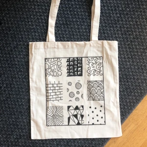 Tygpåse - Säljer dessa 3 tygpåsarna/kassarna som passar perfekt som skolväska eller bara en söt vintage väska. Varje väska kostar 189kr och färgen är SJÄLVKLART hållbar i tvätt. Buda💞✨🥰💓😘⚡️